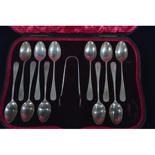 335 - Silver part set of teaspoons and sugar nips, Albert Henry Thompson, Sheffield 1898 and 1911, decorat... 