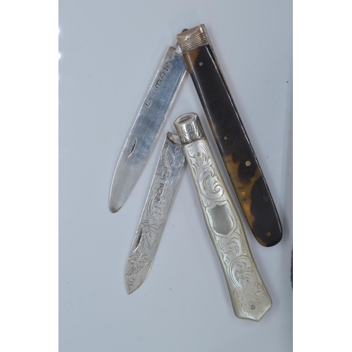 417 - Two silver fruit knives, comprising: one George IV tortoiseshell handled by James Collins, Birm... 