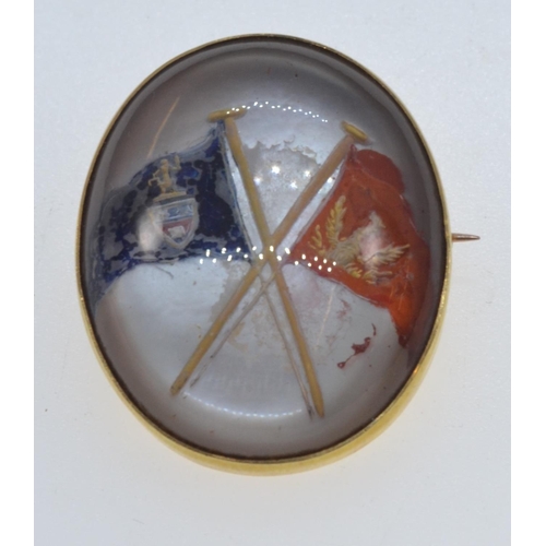 458 - Reverse intaglio rock crystal brooch backed in yellow metal, tests positive for 14ct gold, with cros... 