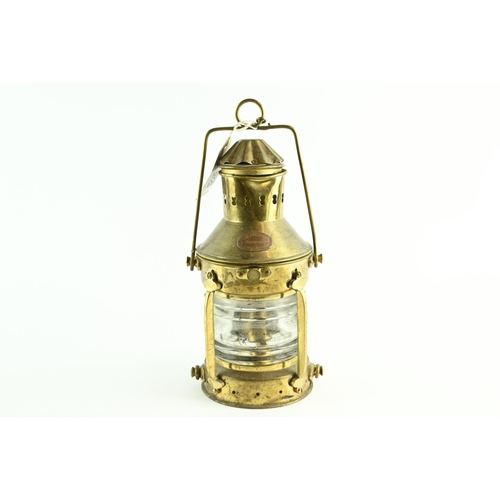 465 - A brass Shepperton Nauticalia paraffin lamp, height 26.5cm