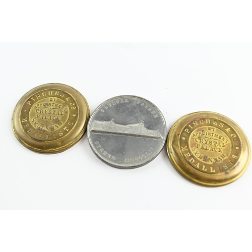 450 - A Crystal Palace commemorative medal 1854, dia.63mm, contained within a 'Pinches & co. Medallist... 