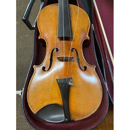 506 - 4/4 size Violin with Facia Anno 1721 Antonios Stradovarius stamped inside violin. With purpose made ... 