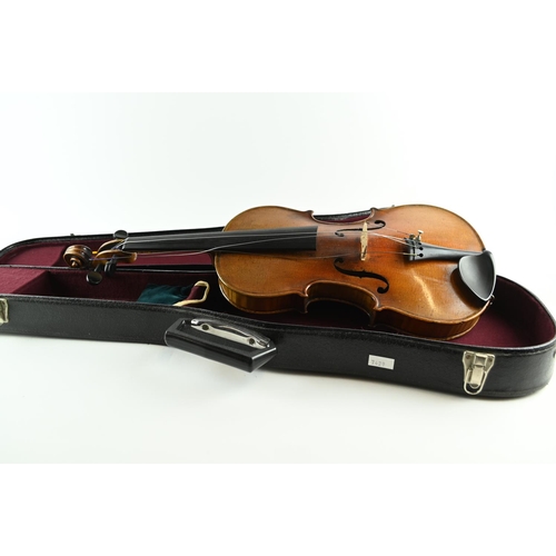 506 - 4/4 size Violin with Facia Anno 1721 Antonios Stradovarius stamped inside violin. With purpose made ... 