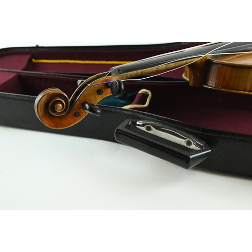 506 - 4/4 size Violin with Facia Anno 1721 Antonios Stradovarius stamped inside violin. With purpose made ... 