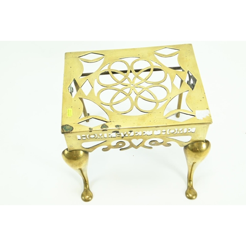 508 - 19-20c Solid brass footman/trivet with statement on front 