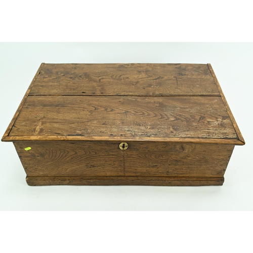 511 - Oak chest with lifting top and original lock in place but no key. W87 D54 H29 cm