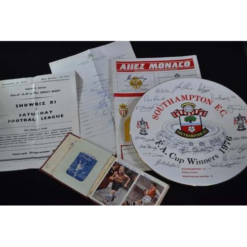 501 - A Southampton Football Club plate with printed signatures commemorating 1976 FA Cup win against Manc... 