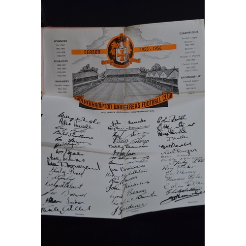 501 - A Southampton Football Club plate with printed signatures commemorating 1976 FA Cup win against Manc... 