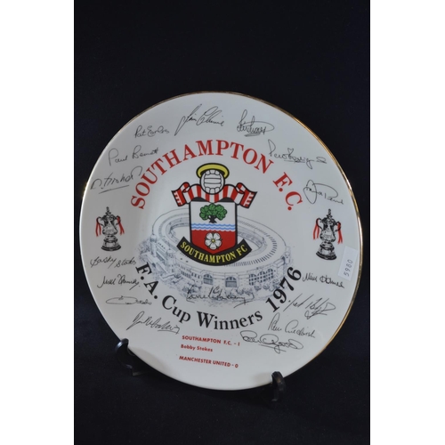 501 - A Southampton Football Club plate with printed signatures commemorating 1976 FA Cup win against Manc... 