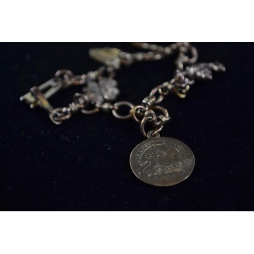 199 - 9ct gold charm bracelet with five charms including temple, lamp and others, gross weight 16 grams