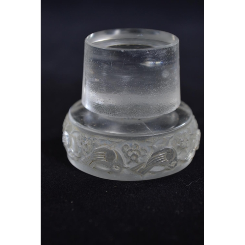 600 - Lalique glass 'Dampierre' decanter and stopper, the stopper moulded with a frieze of birds and ... 