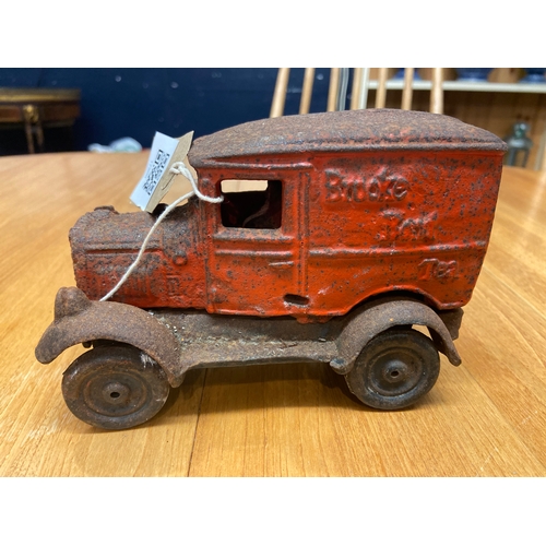 581 - Vintage cast iron red advertising van with Brooke Bond Tea.