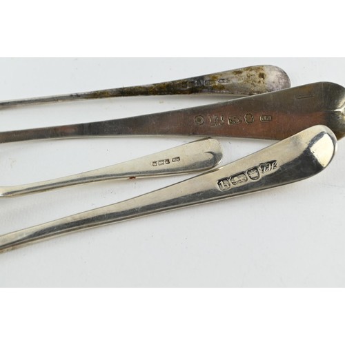 400 - Two George III silver fiddle pattern serving spoons, including: Francis Parsons, Exeter 1799; and He... 