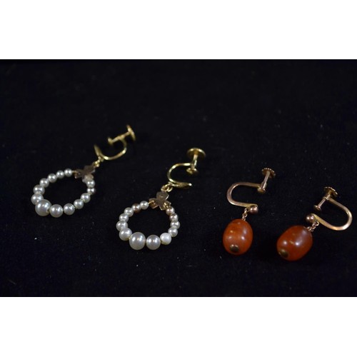 238 - Two pairs of screw back earrings. One pair, yellow metal with pearl and the other 9ct gold and amber... 