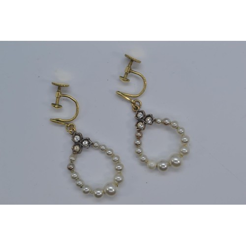 238 - Two pairs of screw back earrings. One pair, yellow metal with pearl and the other 9ct gold and amber... 