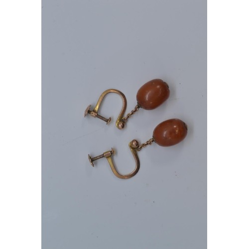 238 - Two pairs of screw back earrings. One pair, yellow metal with pearl and the other 9ct gold and amber... 