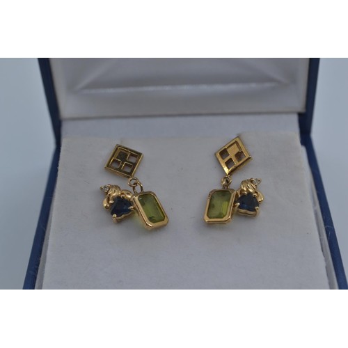 239 - Two pairs of yellow metal gold earrings, test positive for 9ct gold, set with sapphire and peridot r... 