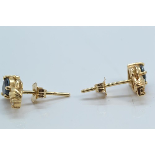 239 - Two pairs of yellow metal gold earrings, test positive for 9ct gold, set with sapphire and peridot r... 