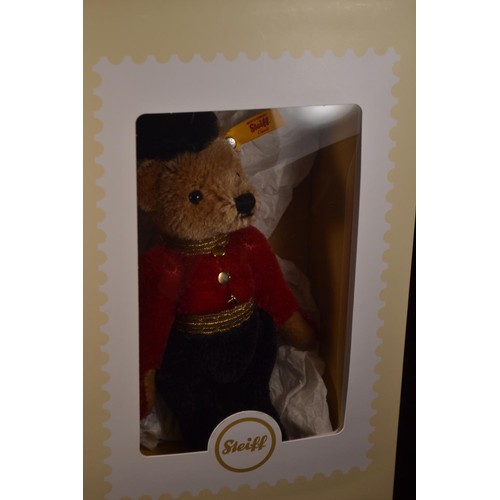 576 - Steiff Great Escapes London Bear 16cm tall (026867) reg no. PA4588(DE), MASS73