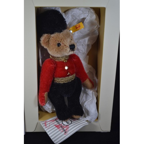 576 - Steiff Great Escapes London Bear 16cm tall (026867) reg no. PA4588(DE), MASS73