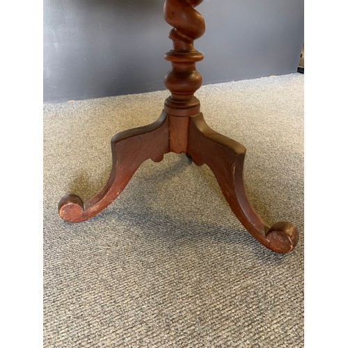 518C - Circular barley twist pedestal table D52cm x H67cm