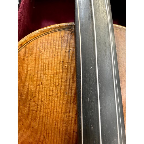 506 - 4/4 size Violin with Facia Anno 1721 Antonios Stradovarius stamped inside violin. With purpose made ... 