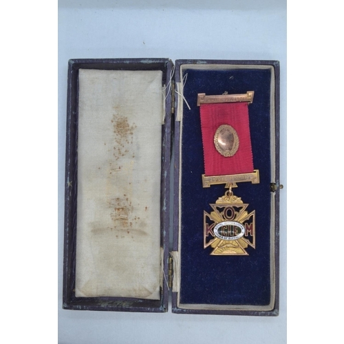 244 - 9ct Gold hallmarked masonic jewel 'Royal  18.87g approximately gross weight 31.45g.