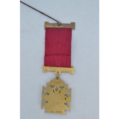 244 - 9ct Gold hallmarked masonic jewel 'Royal  18.87g approximately gross weight 31.45g.