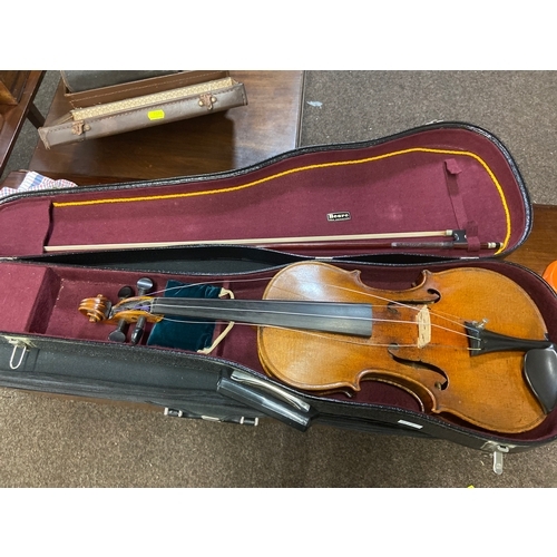 506 - 4/4 size Violin with Facia Anno 1721 Antonios Stradovarius stamped inside violin. With purpose made ... 