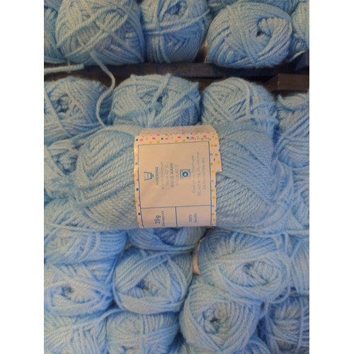 292 - 2 trays of blue yarn (25g balls) Approx. 100 balls