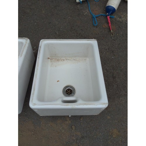 12A - Small Belfast sink with plug hole 