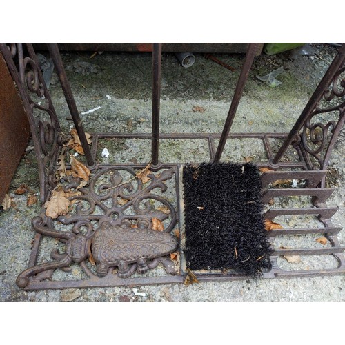 136 - cast iron boot storage and cleaning station W54cm x D32cm x H71cm