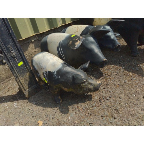 93 - 4 x  plastic/fibreglass black and white pig ornaments L94cm H45cm 