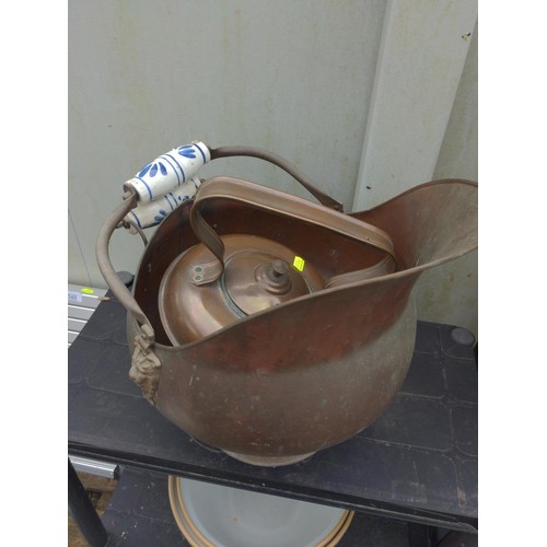 147 - Copper kettle and coal scuttle 