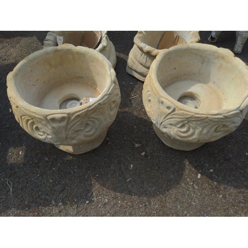 14 - Pair of acanthus decorated concrete planters D41cm x H40cm