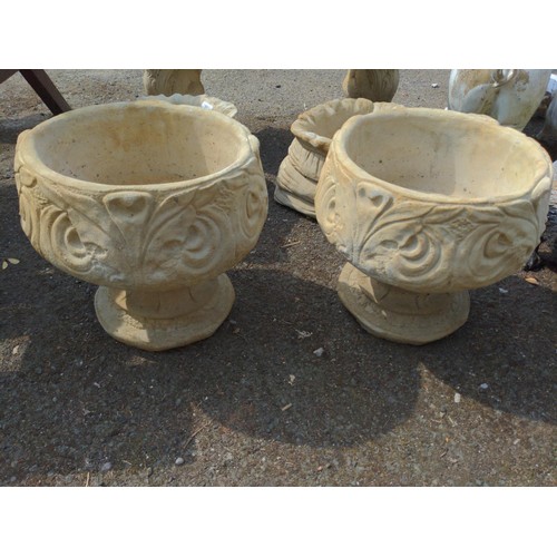 14 - Pair of acanthus decorated concrete planters D41cm x H40cm