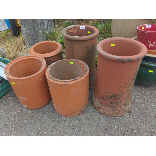 172 - 5 x terracotta chimney pots/tops, Tallest 45cm