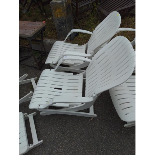 177 - 4 x white plastic foldup chairs + 2 x fold up foot rests/side tables