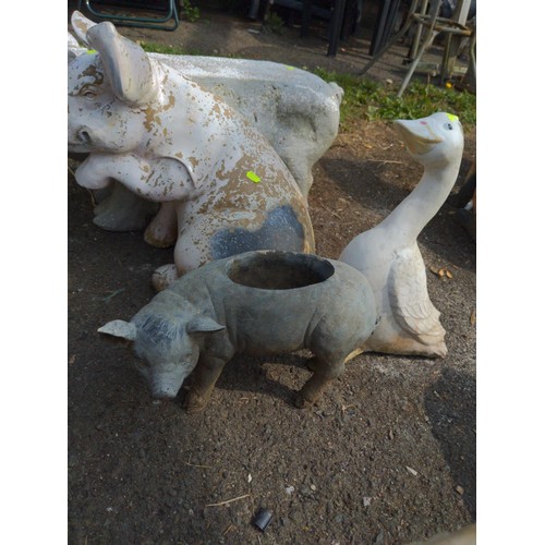 17 - 3 pigs + 1 duck in plastic/fibreglass, Largest pig L76cm x H36cm