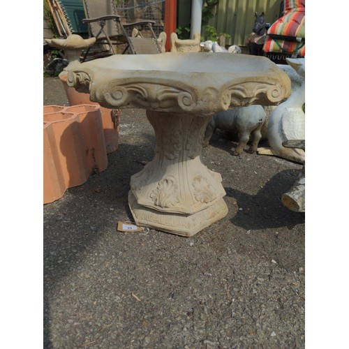 19 - Concrete bird bath D50cm X H40cm