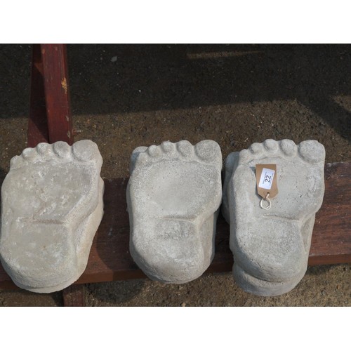 22 - 6 x concrete foot stepping stones 26cm x 16cm