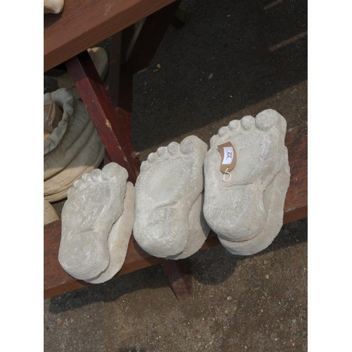 22 - 6 x concrete foot stepping stones 26cm x 16cm