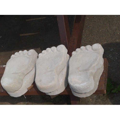 23 - 6 x concrete foot stepping stones 26cm x 16cm