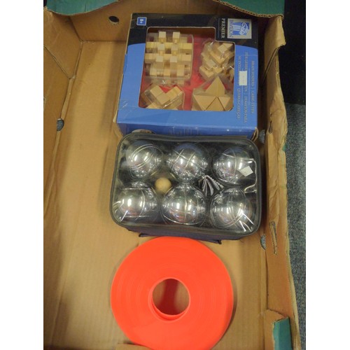 287 - Collection of games and nets for outdoor activities.