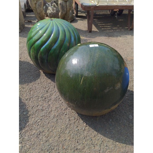 2 - 2 x green glazed garden ornamental spheres H35cm  