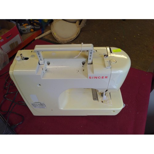 340 - Modern electric singer sewing machine 8280