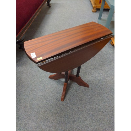 408 - Small occasional drop leaf table with mahogany veneer finish. W59 D58 H49cm do not re enter