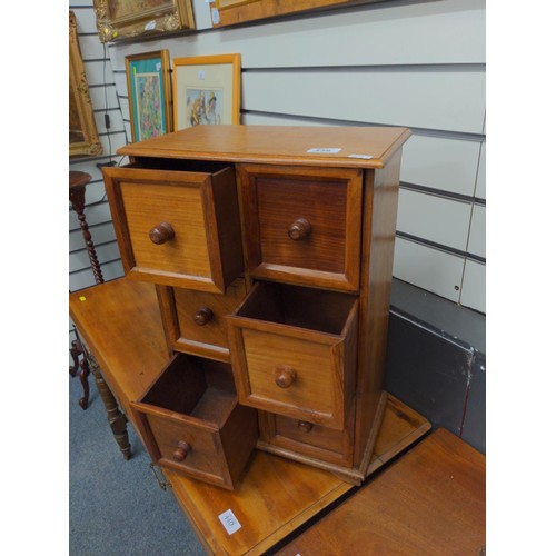 439 - Small 6 drawer chest of drawers. 35cm wide x 54cm high x 20cm deep.