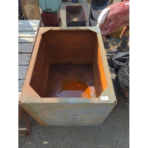 44 - Galvanised water tank W52cm x D70cm x H51cm