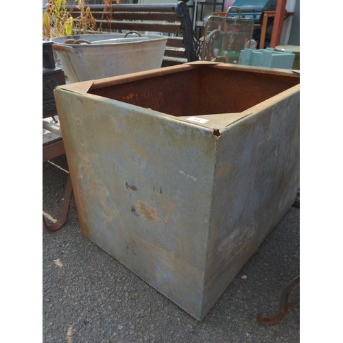 44 - Galvanised water tank W52cm x D70cm x H51cm